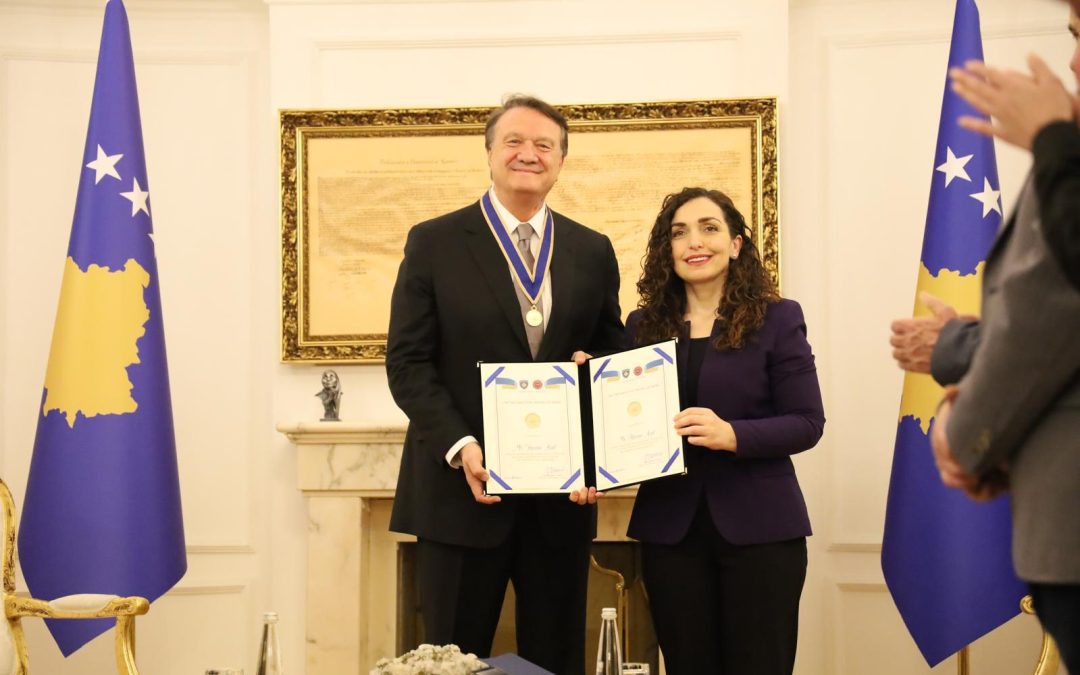 Hasan Arat recibe una de las máximas distinciones de Kosovo por su aporte al deporte internacional