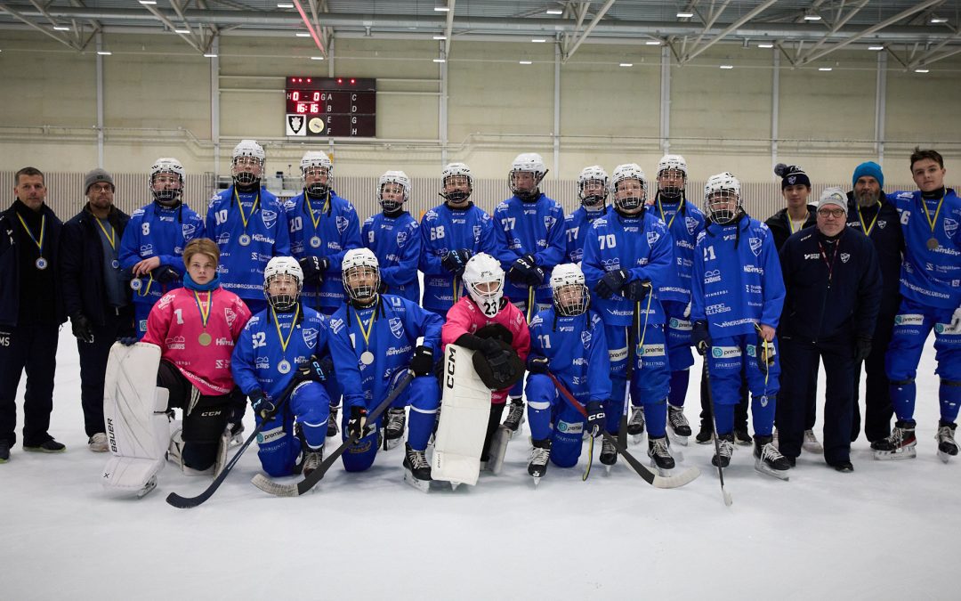 Villa Lidköping defiende su corona y domina el bandy mundial Sub-17
